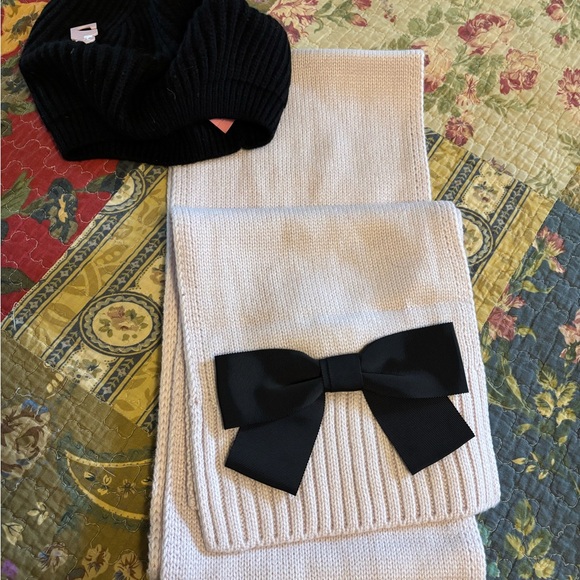 KATE SPADE Set Black Bow Beret Hat Plum Dawn Muffler Scarf NWT - Picture 2 of 7